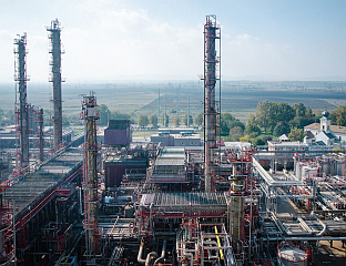 РАФИНЕРИЈА ПРЕСТАЈЕ СА РАДОМ