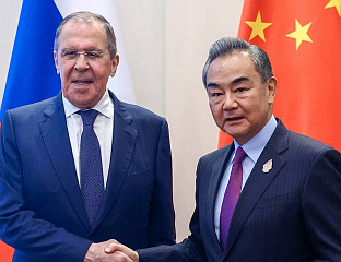 ЛАВРОВ И ВАНГ: ОТКЛОНИТИ УЗРОКЕ СУКОБА У УКРАЈИНИ