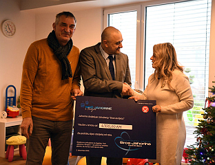 УРУЧЕНА ДОНАЦИЈА ОД 4.000 КМ УДРУЖЕЊУ "СРЦЕ ЗА ДЈЕЦУ"