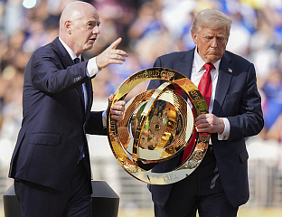 ТРАМП ДОБИТНИК ФИФИНЕ НАГРАДЕ ЗА МИР