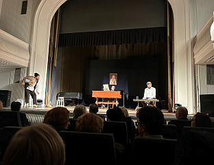 ОДИГРАНА ПРЕДСТАВА "ЈАЗАВАЦ ПРЕД СУДОМ" ЗА ПЕДИЈАТРИЈСКЕ ЦЕНТРЕ РОМАНИЈСКЕ РЕГИЈЕ