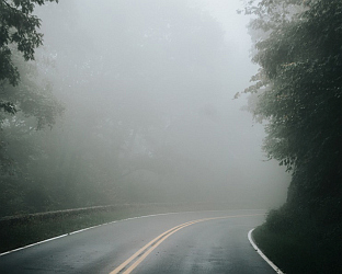 КОЛОВОЗИ МОКРИ И КЛИЗАВИ, ВИДЉИВОСТ СМАЊЕНА