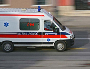 НА СТУБИШТУ У ЗГРАДИ ПРОНАЂЕНА ЖЕНА, ПРЕМИНУЛА УСЉЕД ТЕШКИХ ПОВРЕДА