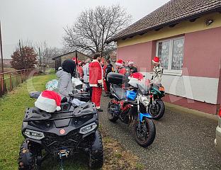 "МОTО АМИГОСИ" ПАКЕTИЋИМА ОБРАДОВАЛИ УЧЕНИКЕ  ЛИЈЕВЧАНСКИХ ШКОЛА