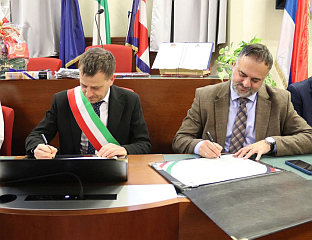 ПОТВРЂЕНЕ БРАТСКЕ ВЕЗЕ ДУГЕ 20 ГОДИНА СА ИТАЛИЈАНСКИМ ГРАДОМ ПИНЕРОЛО