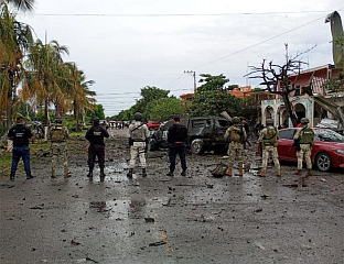 ПЕТ ЉУДИ ПОГИНУЛО У ЕКСПЛОЗИЈИ ИСПРЕД ПОЛИЦИЈСКЕ СТАНИЦЕ