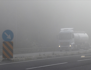 КЛИЗАВИ КОЛОВОЗИ, СМАЊЕНА ВИДЉИВОСТ ЗБОГ МАГЛЕ