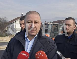 ЗАВРШНИ РАДОВИ НА ХАБАЈУЋЕМ СЛОЈУ КОЛОВОЗА НА ПРИСТУПНИЦИ МОСТУ