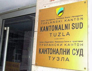 ОДРЕЂЕН ЈЕДНОМЈЕСЕЧНИ ПРИТВОР ЗА БАКАЛОВИЋА И ХАЛИЛОВИЋЕВУ ЗБОГ ПОЖАРА У ДОМУ ПЕНЗИОНЕРА