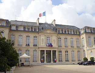 ЛОПОВИ КРАЛИ ПОРЦЕЛАН, ПРИБОР И ПОСУЂЕ ИЗ ЈЕЛИСЕЈСКЕ ПАЛАТЕ