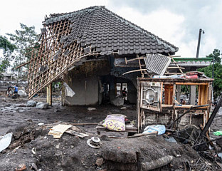 ВИШЕ ОД 1.100 МРТВИХ У ИНДОНЕЗИЈИ