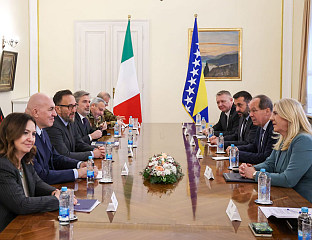 БиХ ВРАТИТИ НАРОДИМА И ИНСТИТУЦИЈАМА