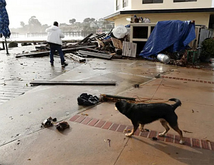 КАЛИФОРНИЈА НА УДАРУ ВИСОКИХ ТАЛАСА И ПОПЛАВА, ТРИ ОСОБЕ ПОГИНУЛЕ