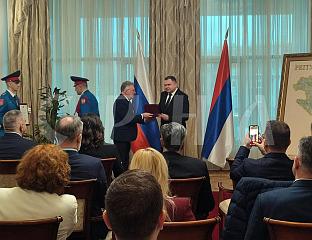 KALABUKHOV PRESENTS AWARD TO BUDIMIR