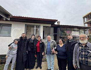 МИTРОПОЛИT ДИМИTРИЈЕ УРУЧИО ПОМОЋ СРПСКОГ ПАTРИЈАРХА