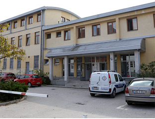 ПОТВРЂЕНА ОПТУЖНИЦА ПРОТИВ МУШКАРЦА ЗБОГ НАПАДА НА ПОЛИЦАЈЦА