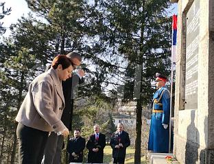 ПОЛОЖЕНИ ВИЈЕНЦИ И ЦВИЈЕЋЕ ЖРТВАМА ДОБОЈСКОГ ЛОГОРА