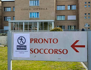 ПРЕМИНУЛЕ МАЈКА И ЋЕРКА, ОТАЦ ХОСПИТАЛИЗОВАН, СУМЊА СЕ НА ТРОВАЊЕ ХРАНОМ