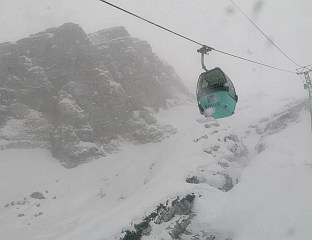 ПОВРИЈЕЂЕНЕ ЧЕТИРИ ОСОБЕ НА ЖИЧАРИ