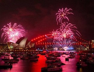 ДОЧЕК НОВЕ ГОДИНЕ У СЈЕНЦИ НАПАДА НА ПЛАЖИ БОНДИ