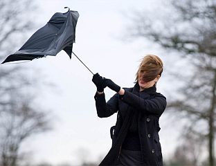 НАРАНЏАСТО УПОЗОРЕЊЕ НА ЈАК ВЈЕТАР ЗА ПОДРУЧЈЕ БАЊАЛУКЕ И ДОБОЈА