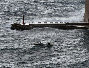 НАКОН ВИШЕЧАСОВНЕ БОРБЕ С МОРЕМ, ИЗВУЧЕНО ТИЈЕЛО МУШКАРЦА ИЗ БиХ