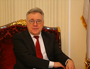 КАЛАБУХОВ: НИЈЕ НОРМАЛНО ДА БиХ ТРИ ДЕЦЕНИЈЕ БУДЕ ПОД ПРОТЕКТОРАТОМ