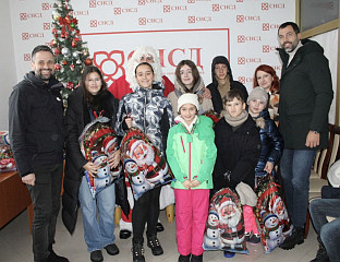 РУКОВОДСТВО СНСД-a ПОДИЈЕЛИЛО ПАКЕТИЋЕ ДЈЕЦИ У СРПСКИМ ОПШТИНАМА