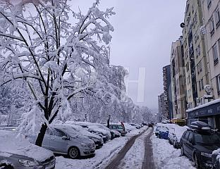 ОТЕЖАН САОБРАЋАЈ НА СВИМ ДИОНИЦАМА, ВИСИНА СНИЈЕГА ДО 50 ЦЕНТИМЕТАРА