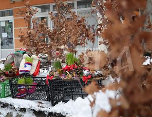 БАДЊАЦИ, ЖИТО И УКРАСИ ВЕЋ НА УЛИЦАМА