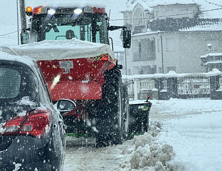 РАШЧИШЋАВАЊЕ ПУТЕВА У СЕМБЕРИЈИ - СВА МЕХАНИЗАЦИЈА НА ТЕРЕНУ