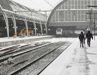 ЗБОГ СНИЈЕГА ЗАУСТАВЉЕНИ СВИ ВОЗОВИ