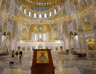 ПАТРИЈАРХ ПОРФИРИЈЕ УЈУТРУ СЛУЖИ У ХРАМУ СВЕТОГ САВЕ