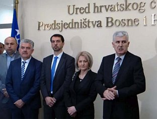 КРИШТОВА, ЧАВАРА И ЧОВИЋ ЧЕСТИТАЛИ БОЖИЋ