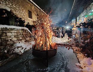 ВЕЧЕРЊЕ БОГОСЛУЖЕЊЕ И НАЛАГАЊЕ БАДЊАКА У СТАРОЈ ЦРКВИ