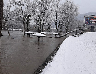 ВОДОСТАЈ ДРИНЕ ДОСТИГАО КОТУ ВАНРЕДНЕ ОДБРАНЕ ОД ПОПЛАВА