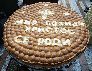 НАКОН ЛИТУРГИЈЕ ПОДИЈЕЉЕНА ЧЕСНИЦА