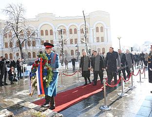 ПОЛОЖЕНИ ВИЈЕНЦИ КОД СПОМЕНИКА БОРЦИМА НОР-а