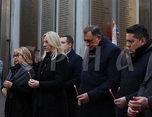 ПОЧЕЛА ЦЕРЕМОНИЈА ОТКРИВАЊА И ОСВЕШТАЊА ЦЕНТРАЛНОГ СПОМЕН-ОБИЉЕЖЈА