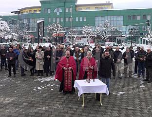 ПОЛОЖЕНИ ВИЈЕНЦИ И ПРИСЛУЖЕНЕ СВИЈЕЋЕ ЗА 441 БОРЦА ВРС