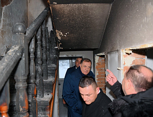 ПОРОДИЦИ ВАСИЛИЋ 100.000 КМ ПОМОЋИ ЗА ОБНОВУ КУЋЕ