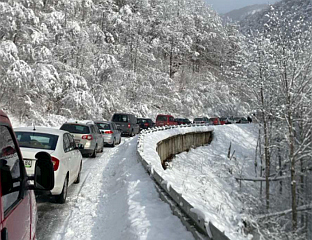 ОБУСТАВЉЕН САОБРАЋАЈ НА ПУТУ САРАЈЕВО-ФОЧА ЗБОГ САОБРАЋАЈНЕ НЕЗГОДЕ
