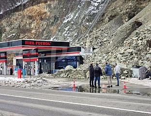 НАСТАВЉЕНО ОБРУШАВАЊЕ КАМЕЊА КОД БЕНЗИНСКЕ ПУМПЕ