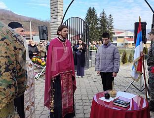 ПАРАСТОС СРБИМА УБИЈЕНИМ ПРИЈЕ 33 ГОДИНЕ У СКЕЛАНИМА, ПРИСУСТВУЈЕ И ДОДИК