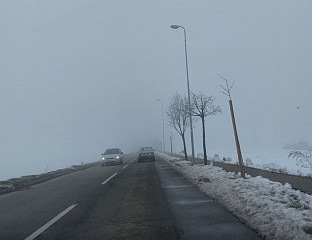 МАГЛА У ВЕЋИНИ КРАЈЕВА, КОЛОВОЗИ МОКРИ