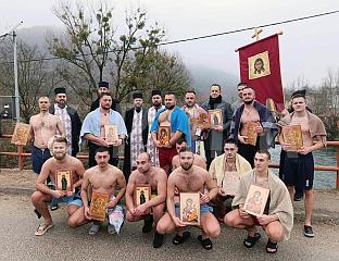 АЛЕКСАНДАР РАДОЈИЧИЋ ПРВИ ДОПЛИВАО ДО ЧАСНОГ КРСТА НА РИЈЕЦИ РИБНИК