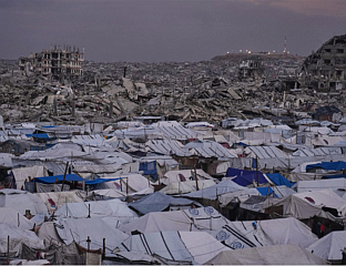 "БЛУМБЕРГ": ТРАМП СТВАРА АЛТЕРНАТИВУ УН - УЛАЗНИЦА МИЛИЈАРДУ ДОЛАРА