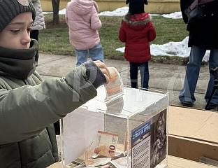 У ОБУДОВЦУ ПРИКУПЉЕНА ПОМОЋ ЗА ВИШЕЧЛАНУ ПОРОДИЦУ ИЗ ПЕЛАГИЋЕВА