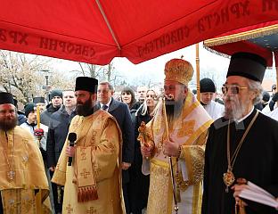 ЗВАНИЧНИЦИ СЕ ПРИКЉУЧИЛИ БОГОЈАВЉЕНСКОЈ ЛИТИЈИ
