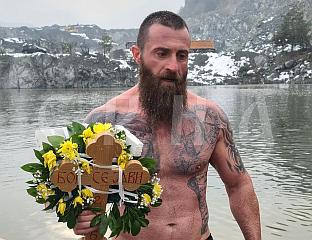 ДАМИР ДЕЈАНОВИЋ ПРВИ ДОПЛИВАО ДО ЧАСНОГ КРСТА